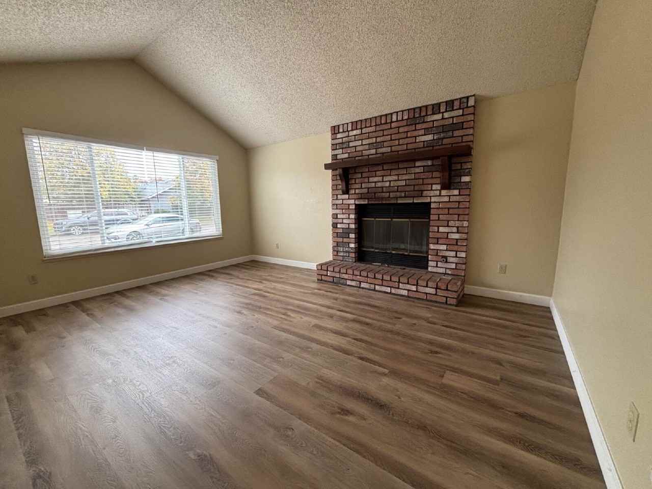 3133 Taft Ct - Photo 4 of 36