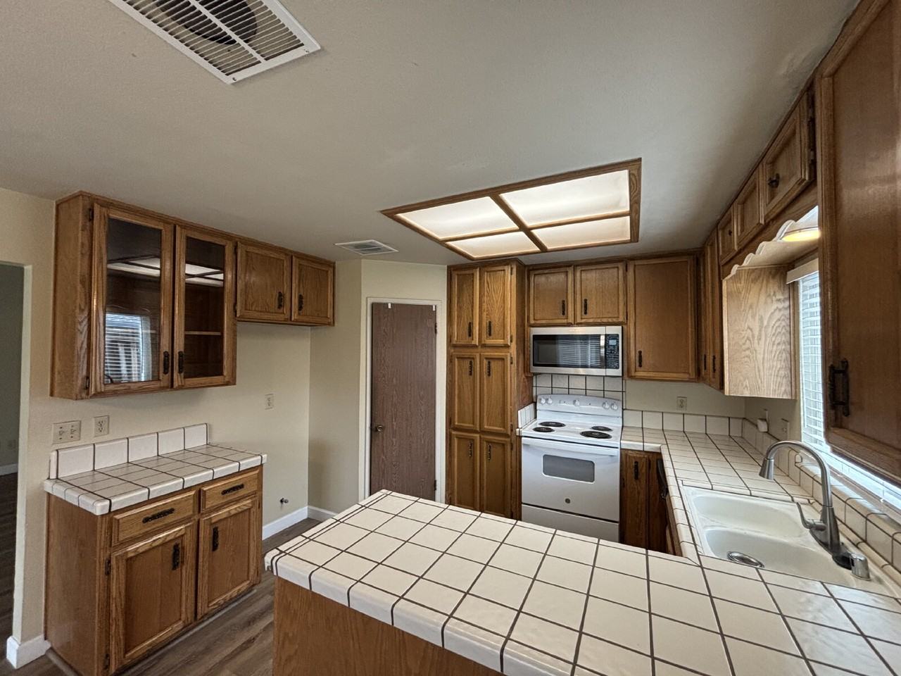 3133 Taft Ct - Photo 6 of 36