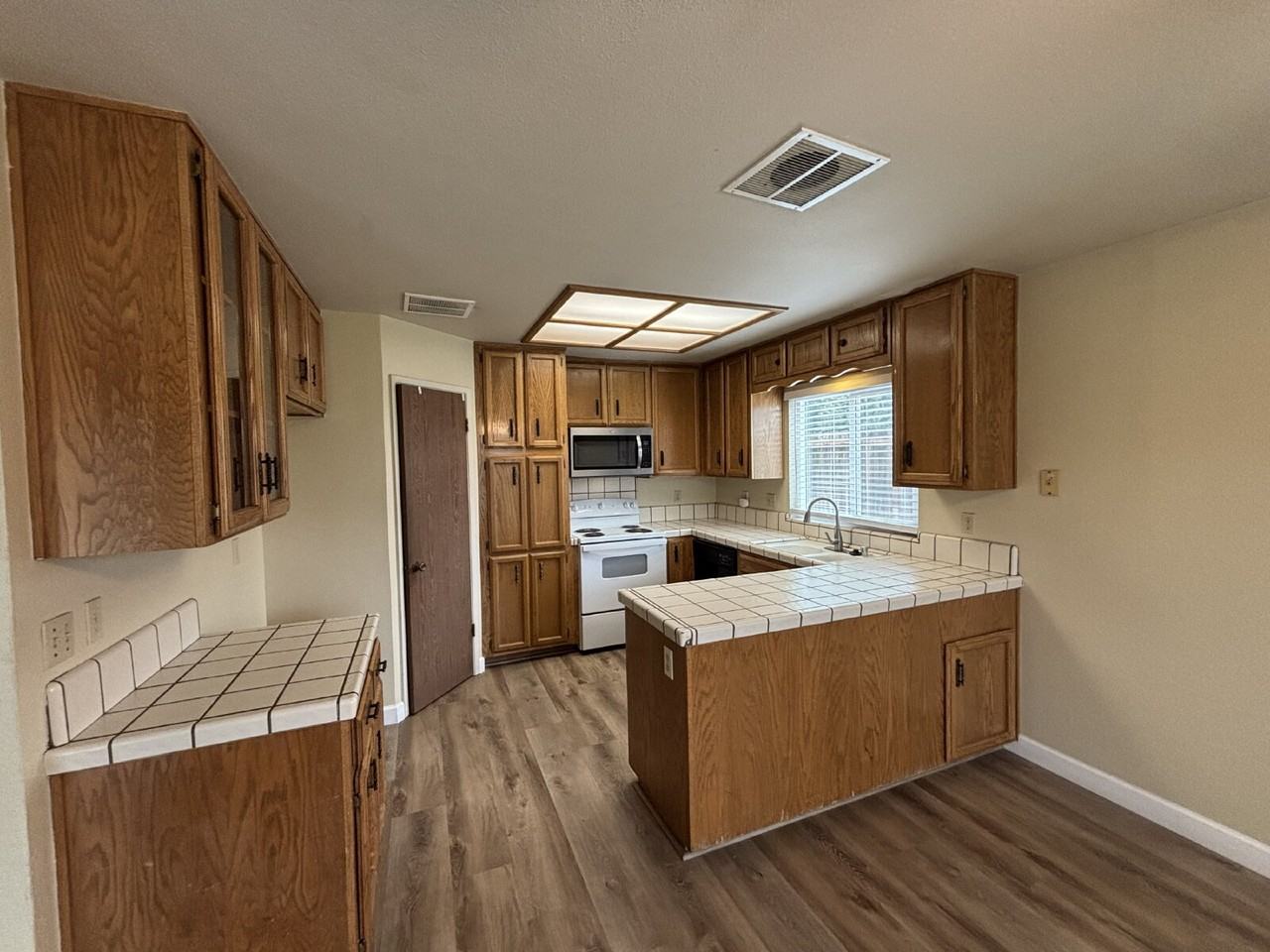 3133 Taft Ct - Photo 7 of 36