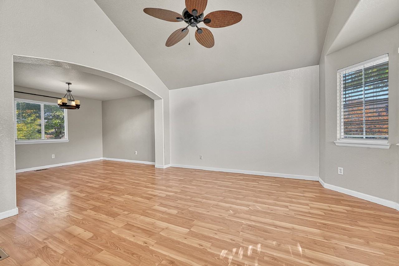 22893 E Progress Ave - Photo 4 of 37