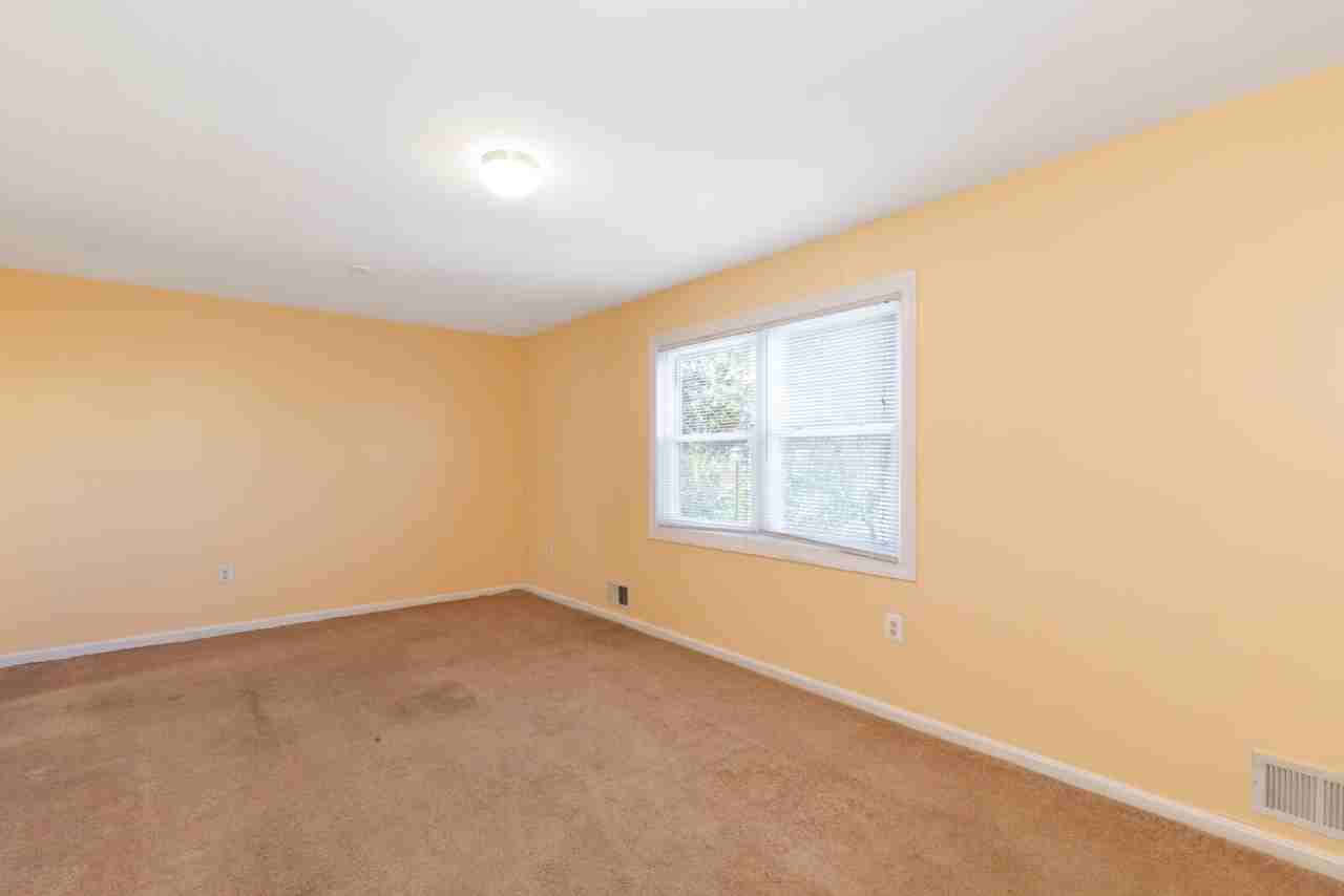 32 Bristol Ct - Photo 5 of 25