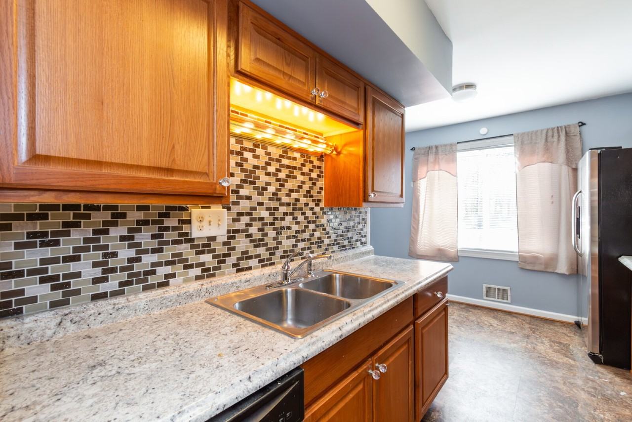 32 Bristol Ct - Photo 7 of 25