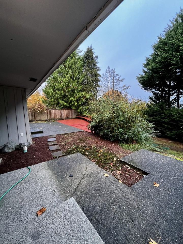 2431 S Meridian - Photo 2 of 28