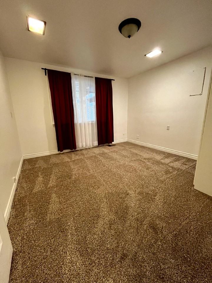 2431 S Meridian - Photo 4 of 28