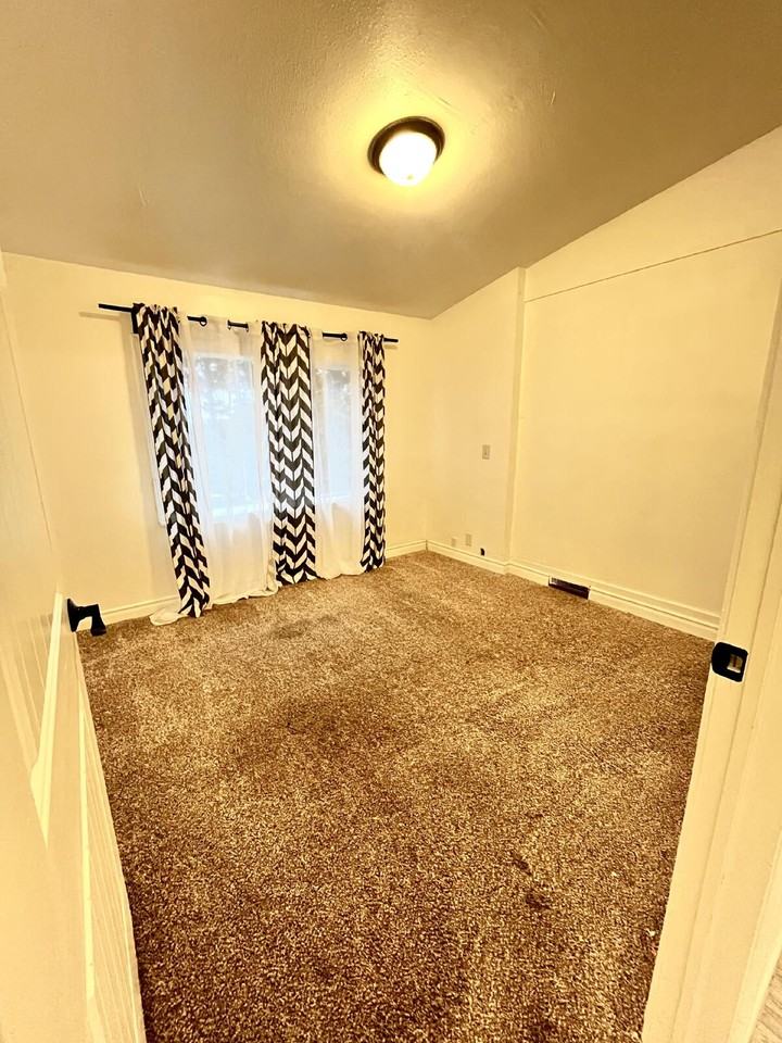 2431 S Meridian - Photo 6 of 28