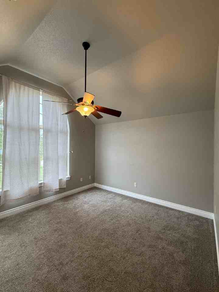 135 Caterpillar Ln - Photo 4 of 42