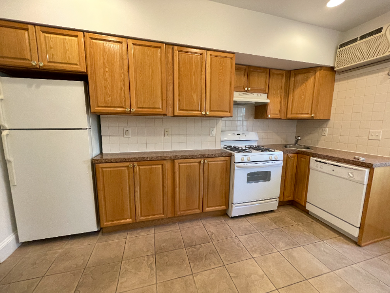 62 Tuers Avenue #2R - Photo 4 of 9