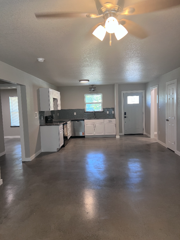 404 Scott St - Photo 4 of 11