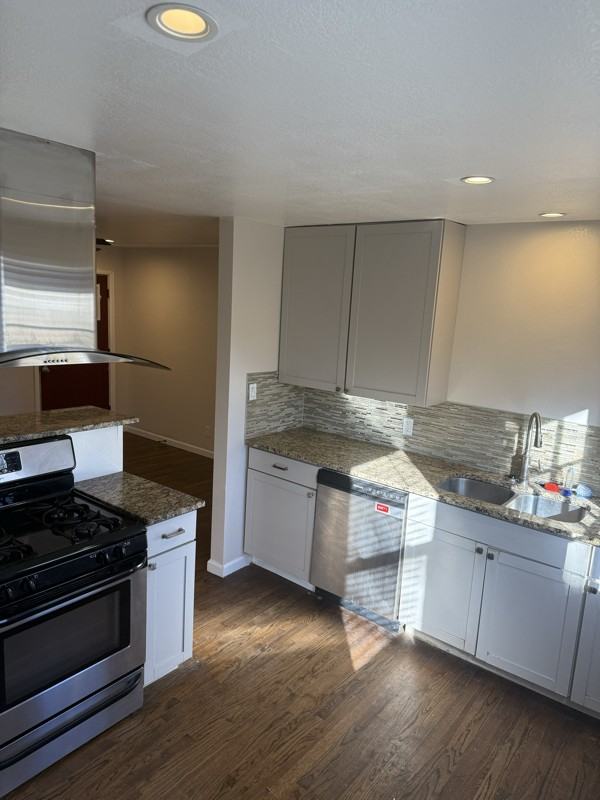 1920 Xanthia St - Photo 5 of 24