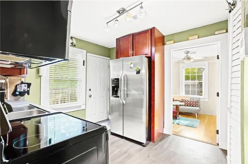 953 Garibaldi St Sw - Photo 6 of 20