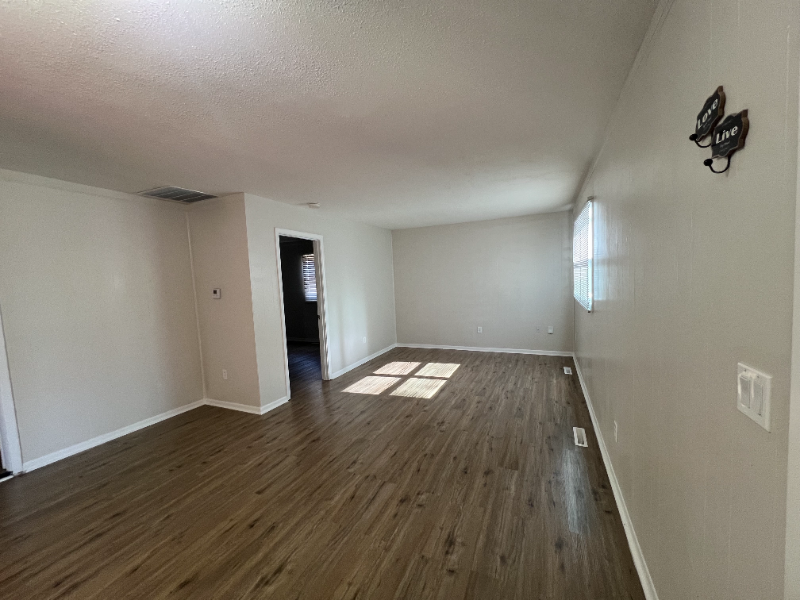 912 E Skinner St - Photo 2 of 16