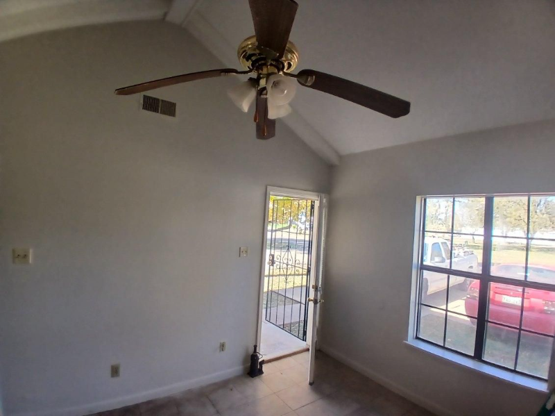 141 S Gosnell St #B - Photo 2 of 6