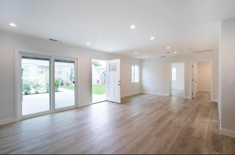 2835A Pacific Ave - Photo 2 of 7