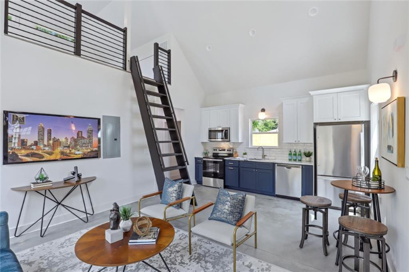 496 Glenwood Pl Se #B - Photo 3 of 9