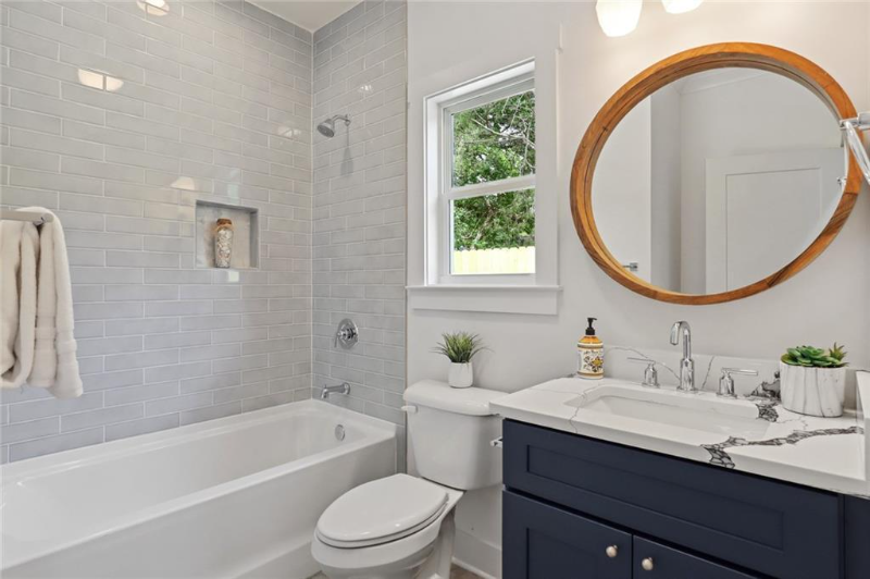 496 Glenwood Pl Se #B - Photo 5 of 9