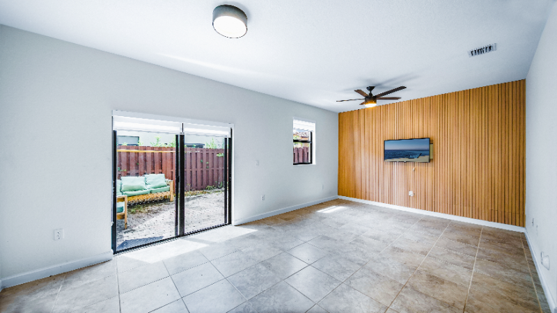144 Se 34th Ave - Photo 2 of 16