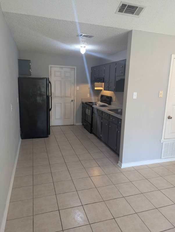 203 W Reagan Ave #A - Photo 3 of 12