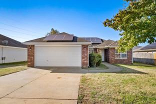 706 Sw Sandrock Rd - Photo 1 of 1