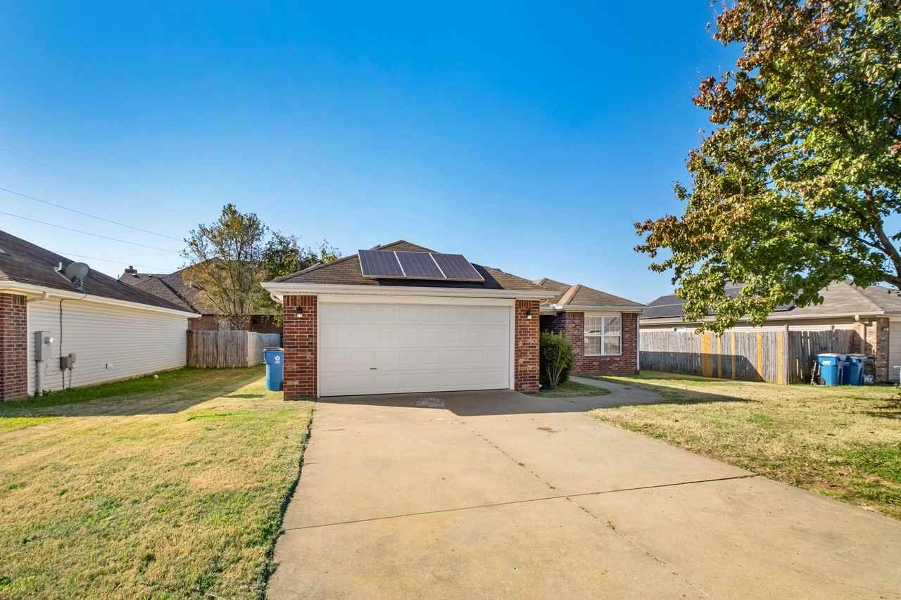 706 Sw Sandrock Rd - Photo 3 of 28