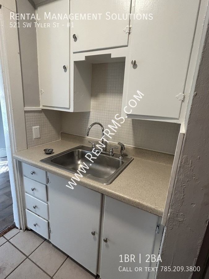 521 Southwest Tyler Street #1 - Photo 7 of 13