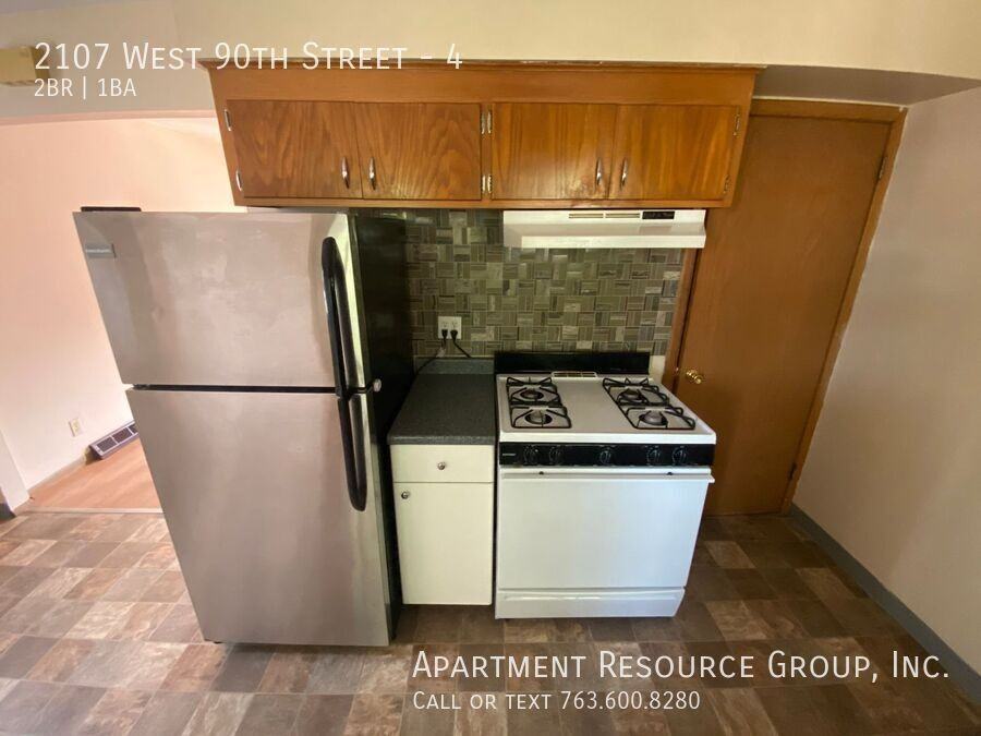 2107 W 90th St #4 - Photo 3 of 12