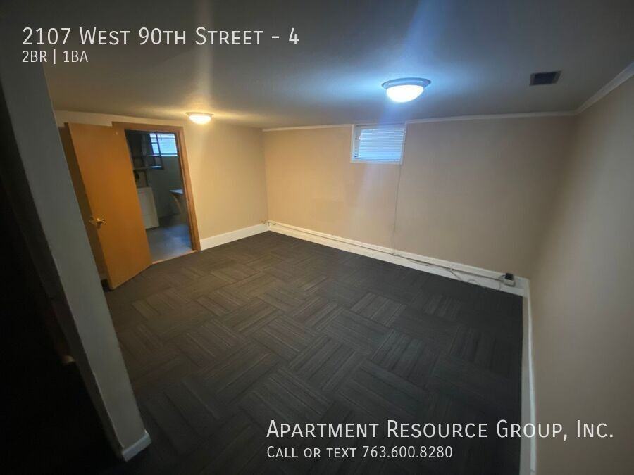 2107 W 90th St #4 - Photo 4 of 12