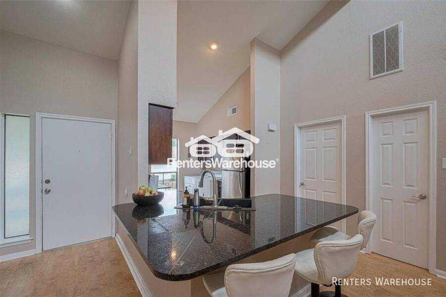 182 April Point Dr N - Photo 5 of 18