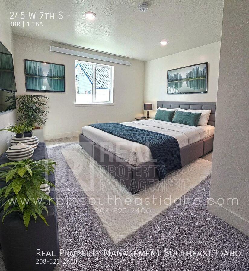 245 W 7th S #3 - Photo 2 of 23