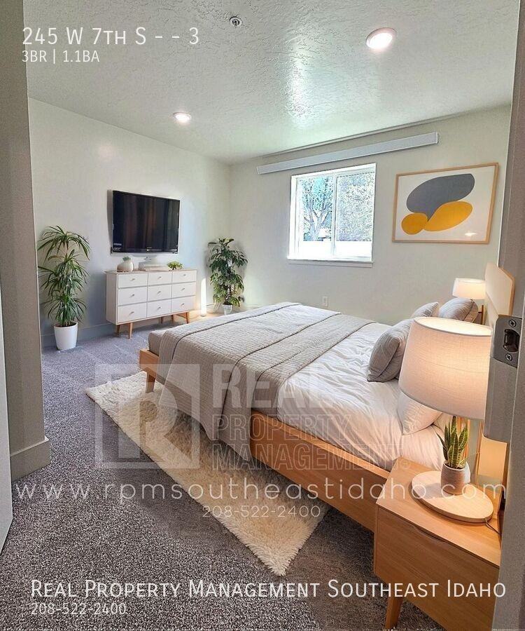 245 W 7th S #3 - Photo 3 of 23