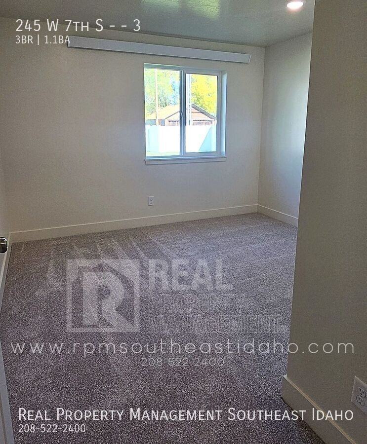 245 W 7th S #3 - Photo 7 of 23