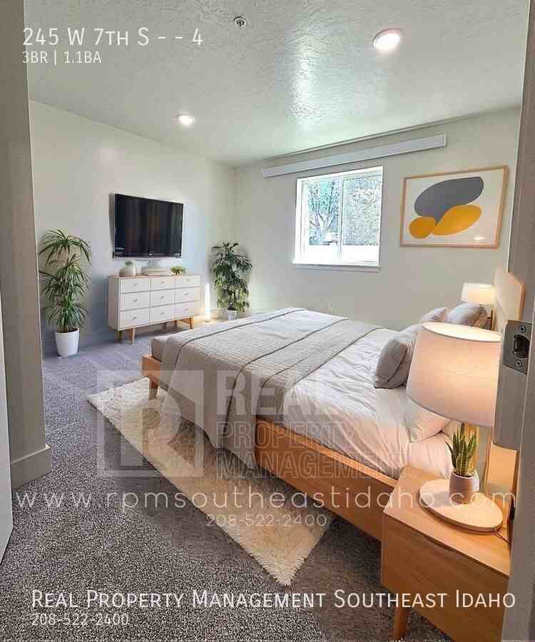 245 W 7th S #4 - Photo 3 of 23