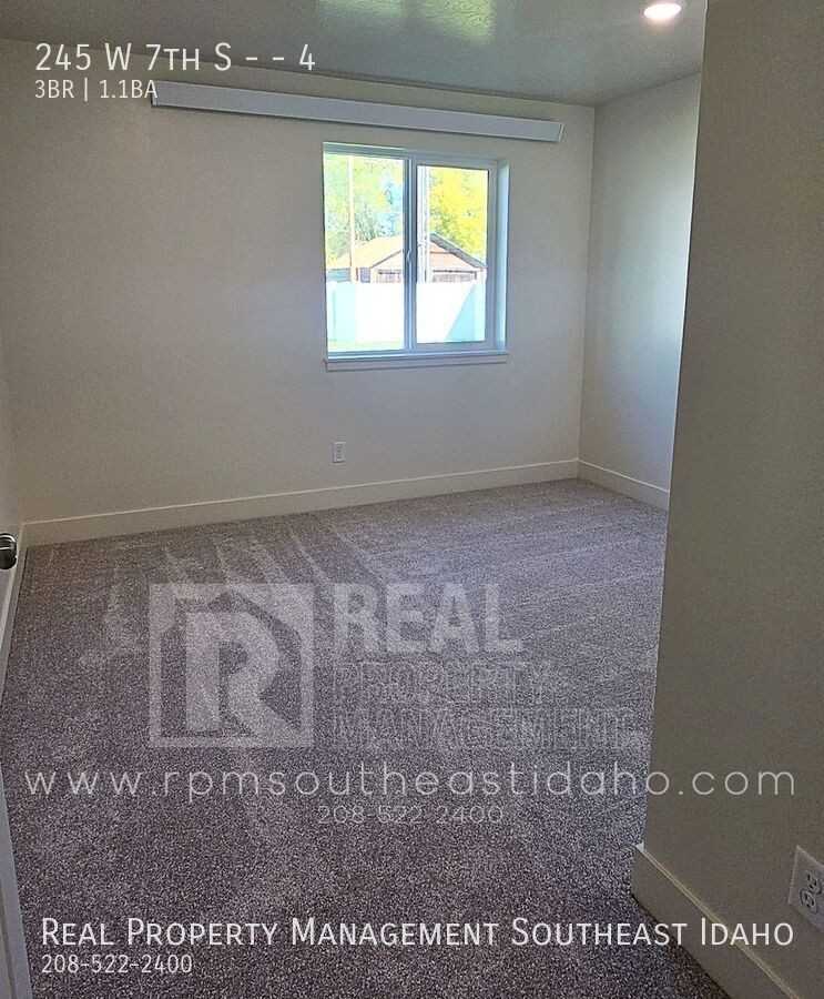 245 W 7th S #4 - Photo 7 of 23