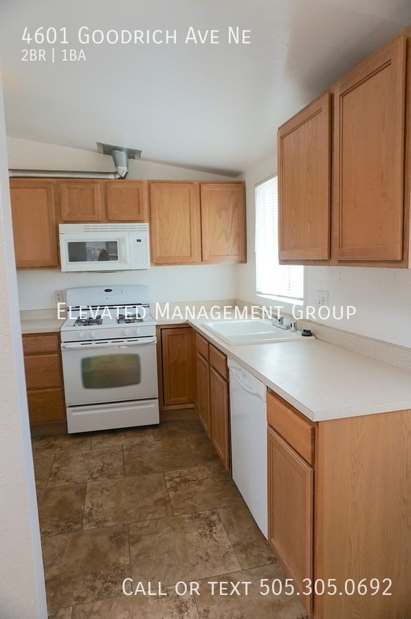 4601 Goodrich Ave Ne - Photo 3 of 30