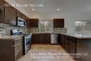 featured image of 2069 Ne Hollow Tree Ln