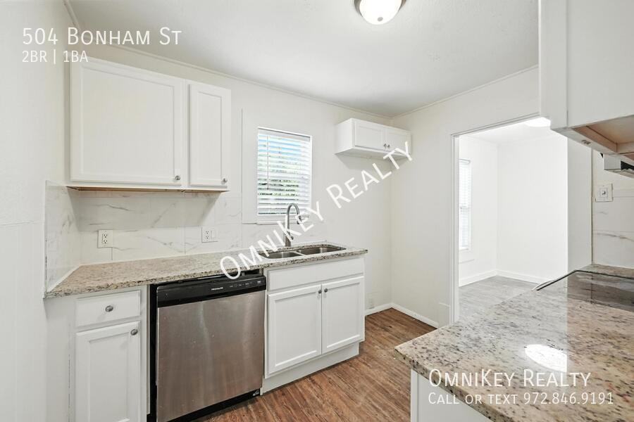 504 Bonham St - Photo 3 of 21