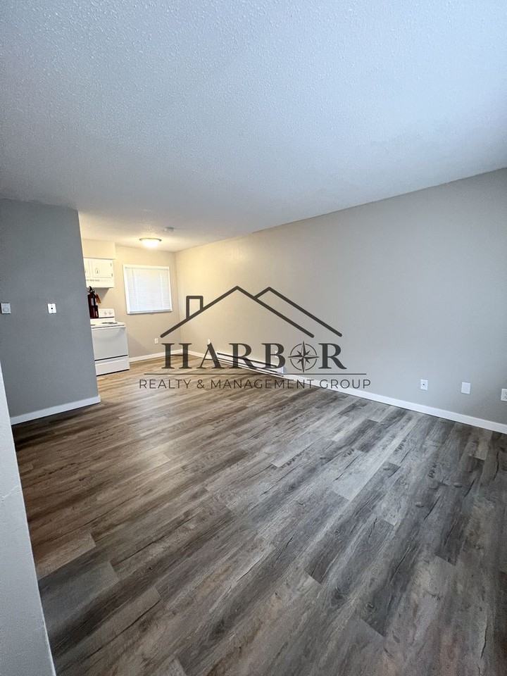 719 6th St - Photo 2 of 10