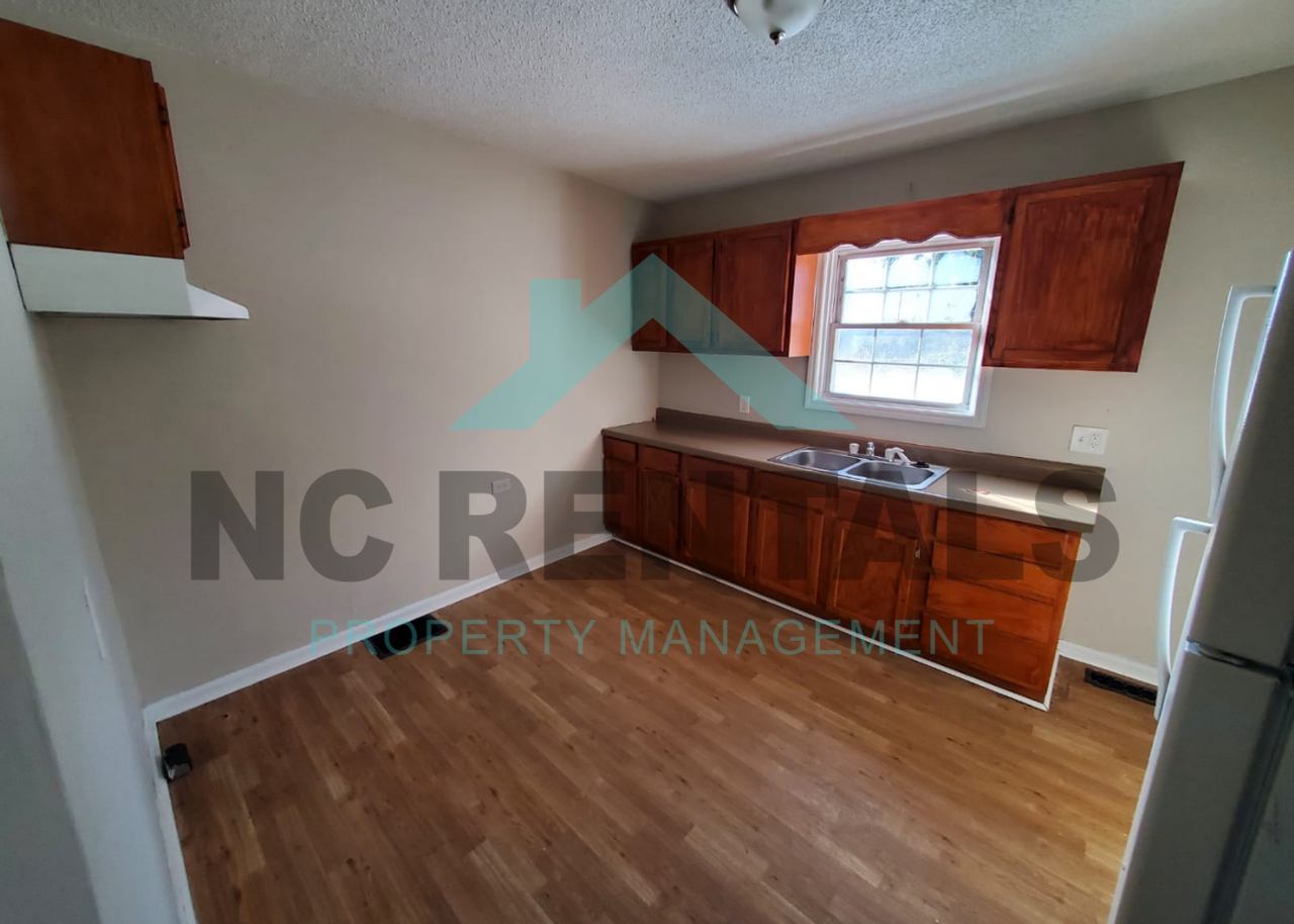 114 N Jackson Ave - Photo 4 of 12