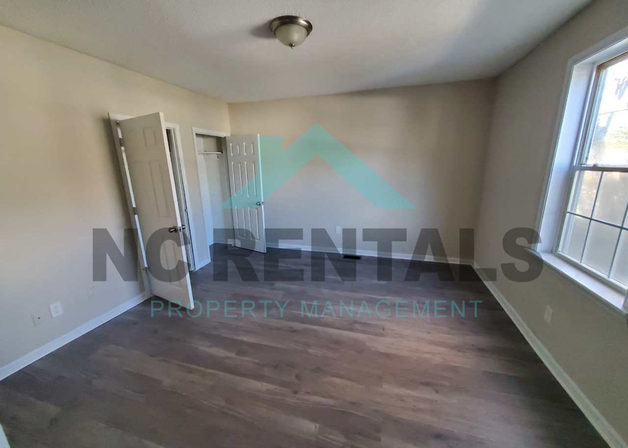 114 N Jackson Ave - Photo 5 of 12