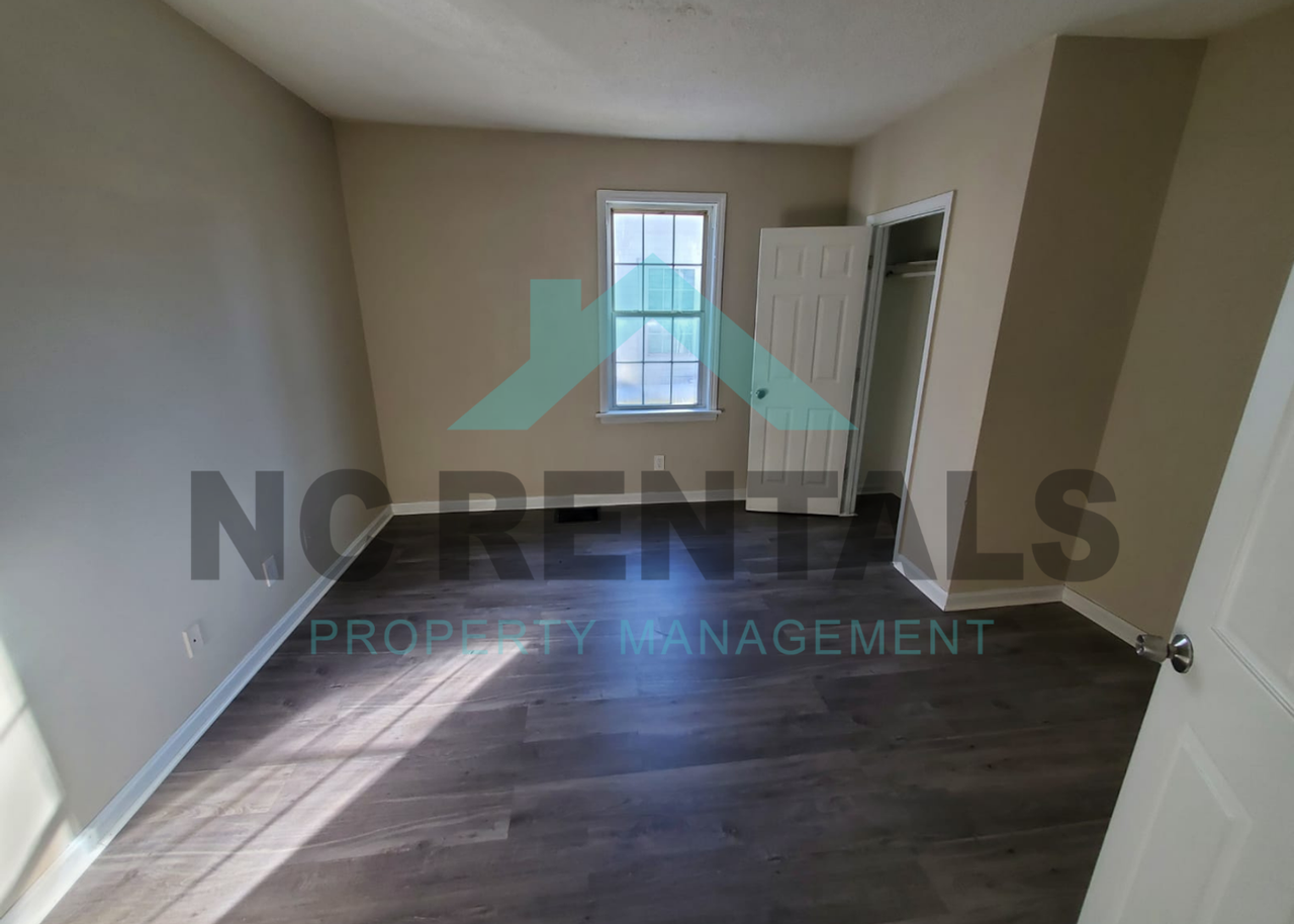 114 N Jackson Ave - Photo 7 of 12