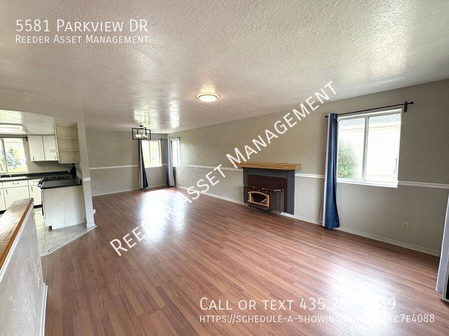 5581 Parkview Dr - Photo 3 of 30