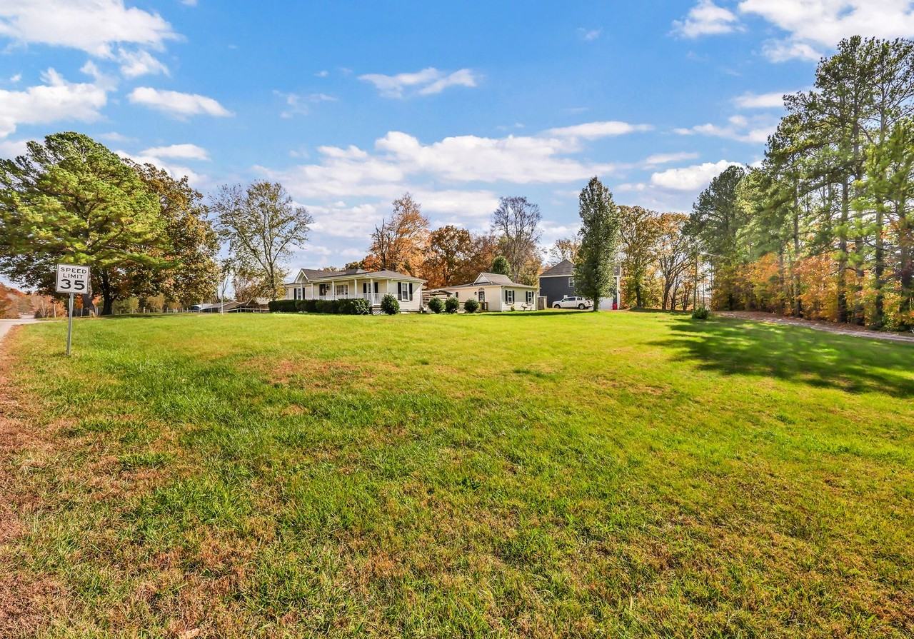 2906 Pace Rd - Photo 3 of 36