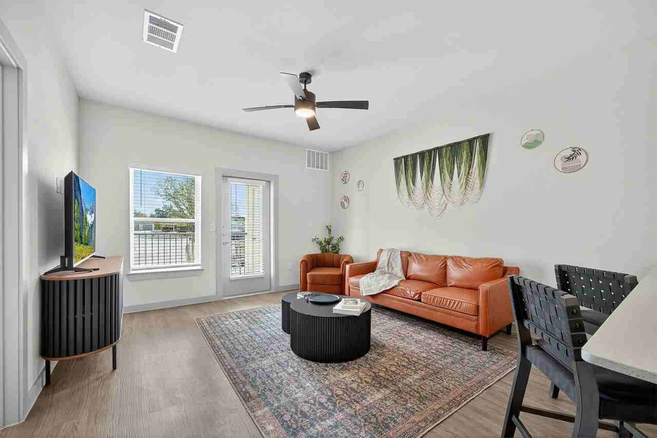 Eckhert Crossing Apartments - Photo 5 of 17