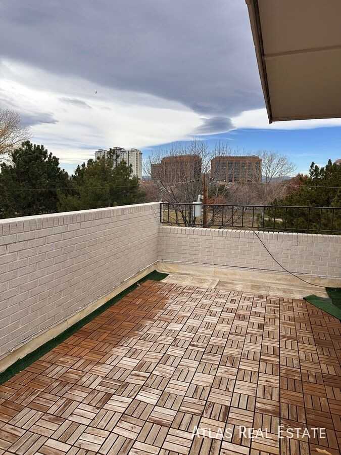 551 S Fairfax Street - Photo 7 of 26