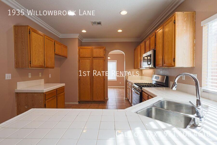 1935 Willowbrook Lane - Photo 6 of 20