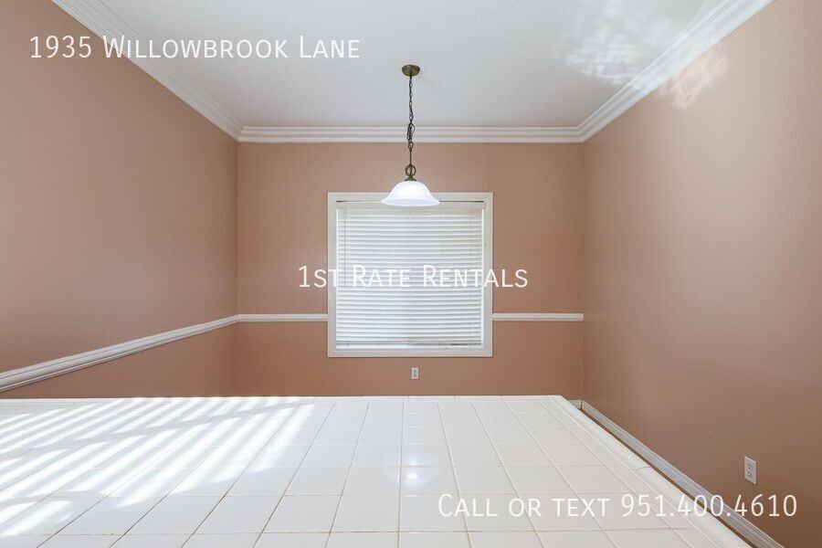 1935 Willowbrook Lane - Photo 7 of 20