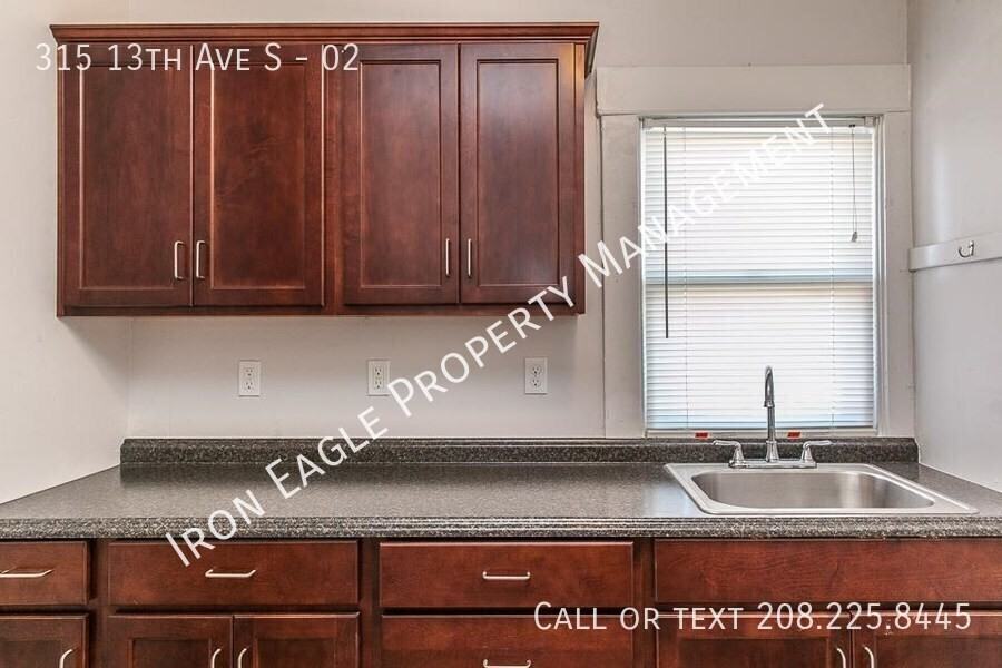 315 13th Ave S #02 - Photo 7 of 12