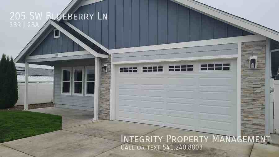 205 Sw Blueberry Ln - Photo 2 of 20