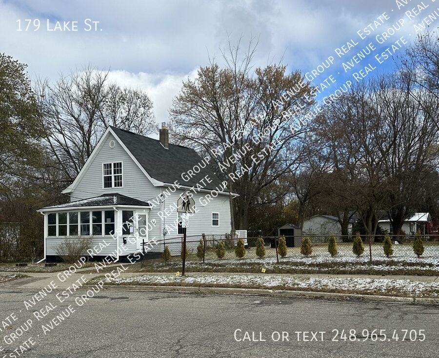 179 Lake St - Photo 2 of 11