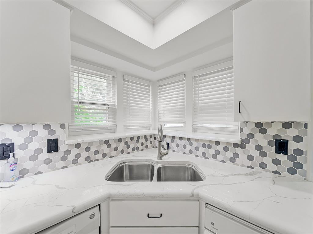 7315 Debbe Dr #7315 - Photo 6 of 37