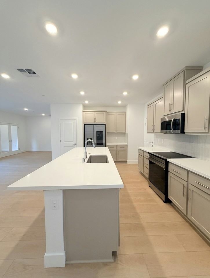 325 North Paso Robles Drive - Photo 3 of 21